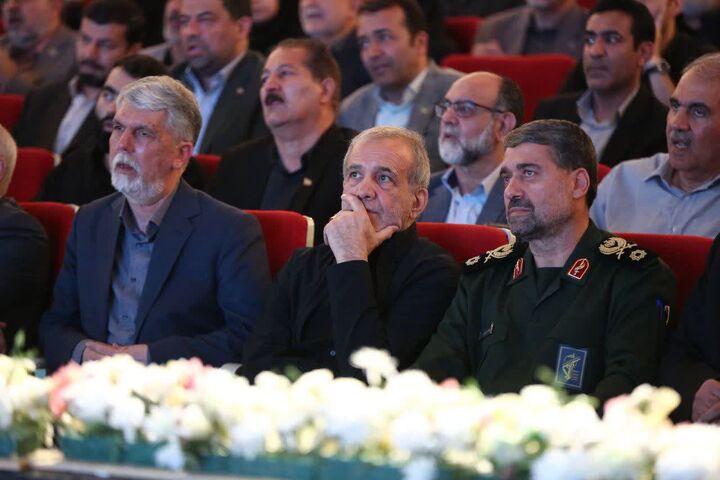 تجلیل خانواده شهدای فرهنگ، هنر و رسانه توسط رئیس جمهور مسعود پزشکیان