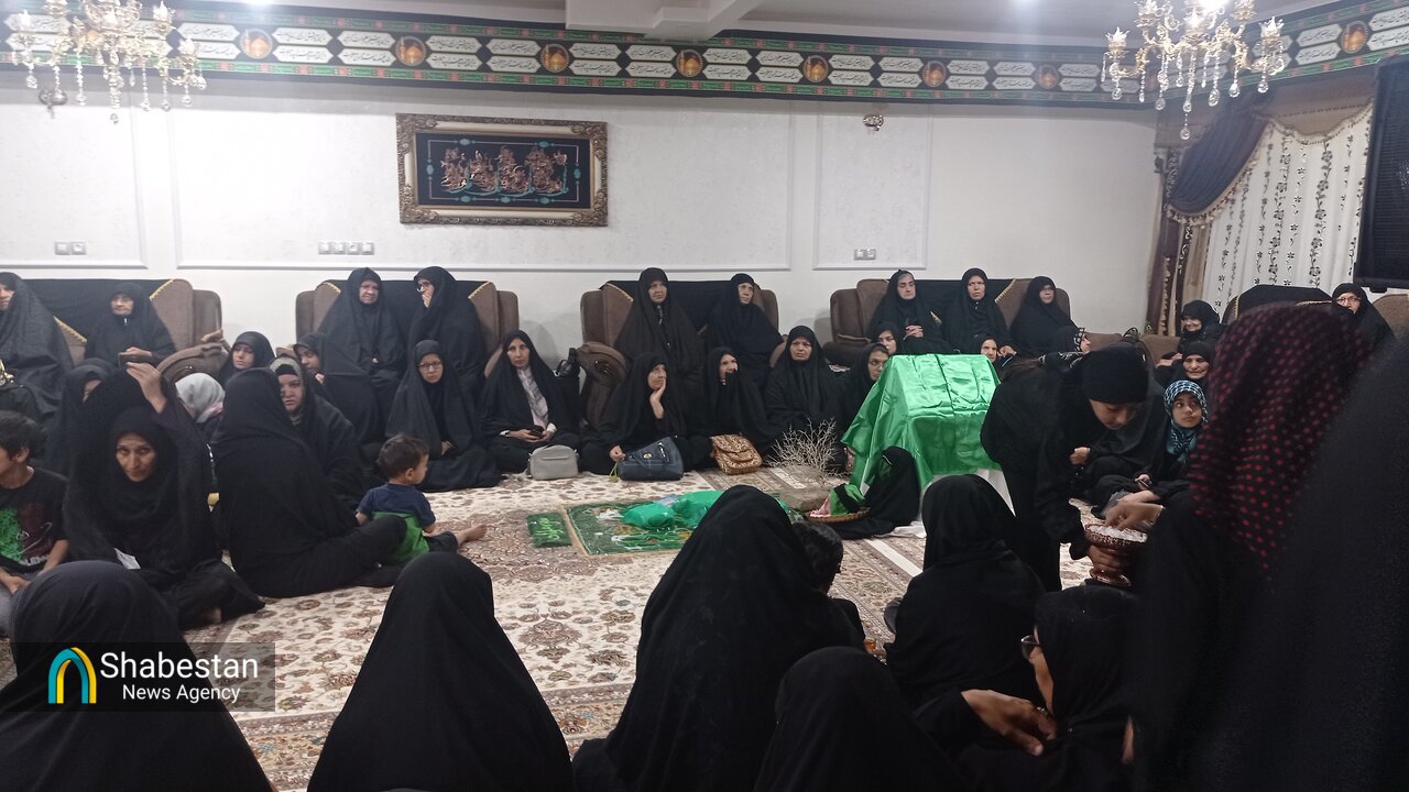 خانه‌ای که حسینیه شد/ روضه‌داری خانگی به نیابت از شهدا