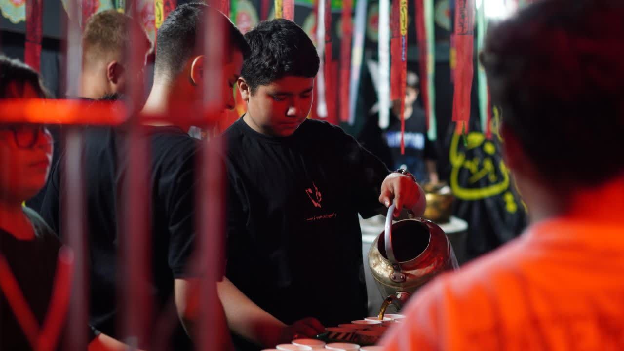 برپایی موکب عزاداری و پذیرایی کانون فرهنگی هنری طاها در زنجان