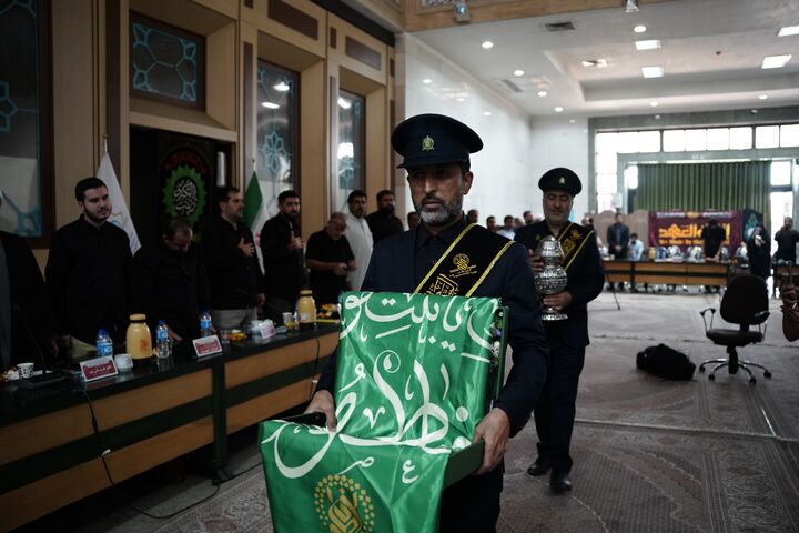 بدرقه مواکب کانون‌های مساجد توسط خادمان حرم بانوی کرامت