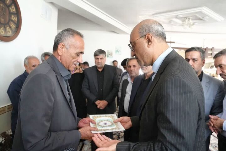 حضور استاندار کرمانشاه در منزل شهید سردار قباد الفتی