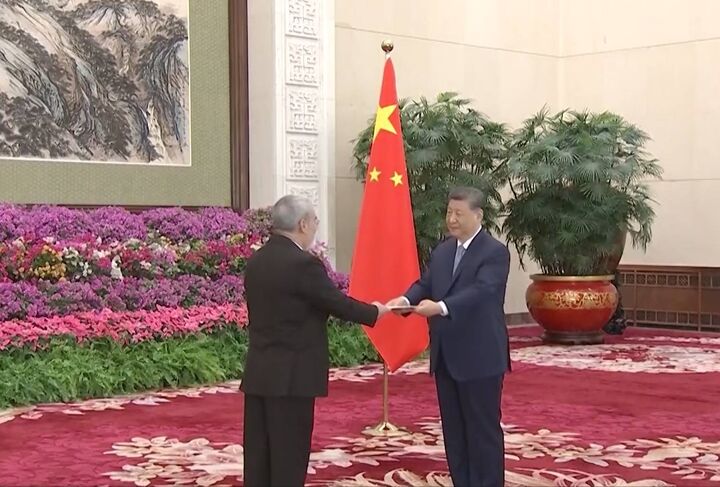 تقدیم استوارنامه سفیر جدید ایران در چین