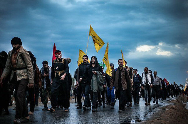 ثبت‌نام ۹۵۰۰ گلستانی برای راهپیمایی اربعین؛ فروش ارز ویژه زائران آغاز شد