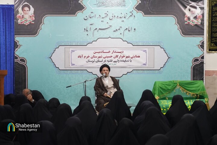 قیام امام حسین مکتبی زنده و پویاست