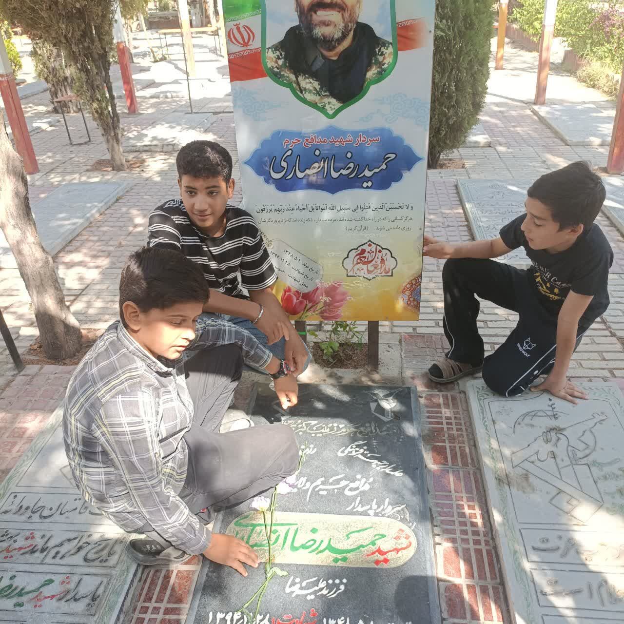 مسجدی بودن، افتخار شهید انصاری/ اردوی گلزار شهدا بچههای مسجد با هدف تبیین فرهنگ ایثار و شهادت