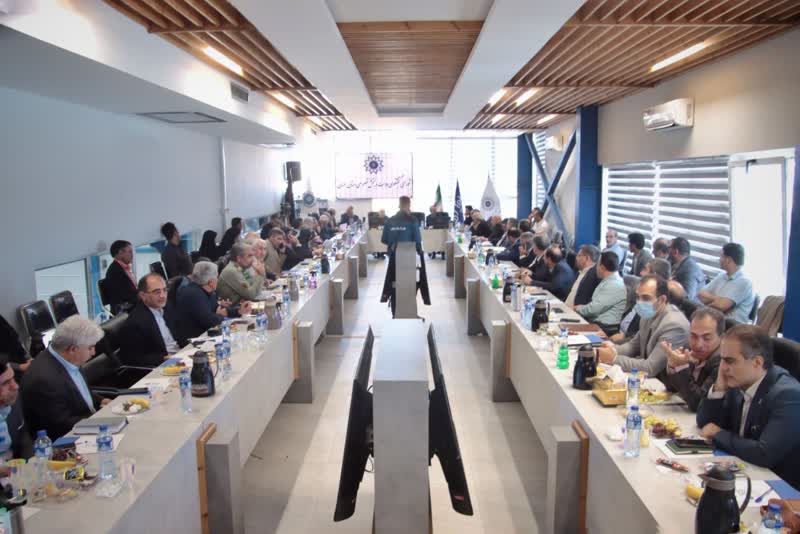 مسیر توسعه استان از دل گفتوگوی شفاف دولت و بخش خصوصی میگذرد