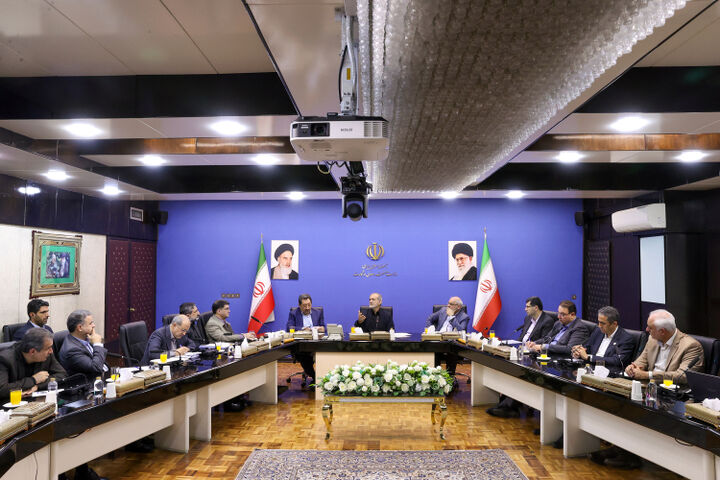 جای پرونده‌سازی به مسئولان برای رفع اشتباهاتشان کمک کنیم