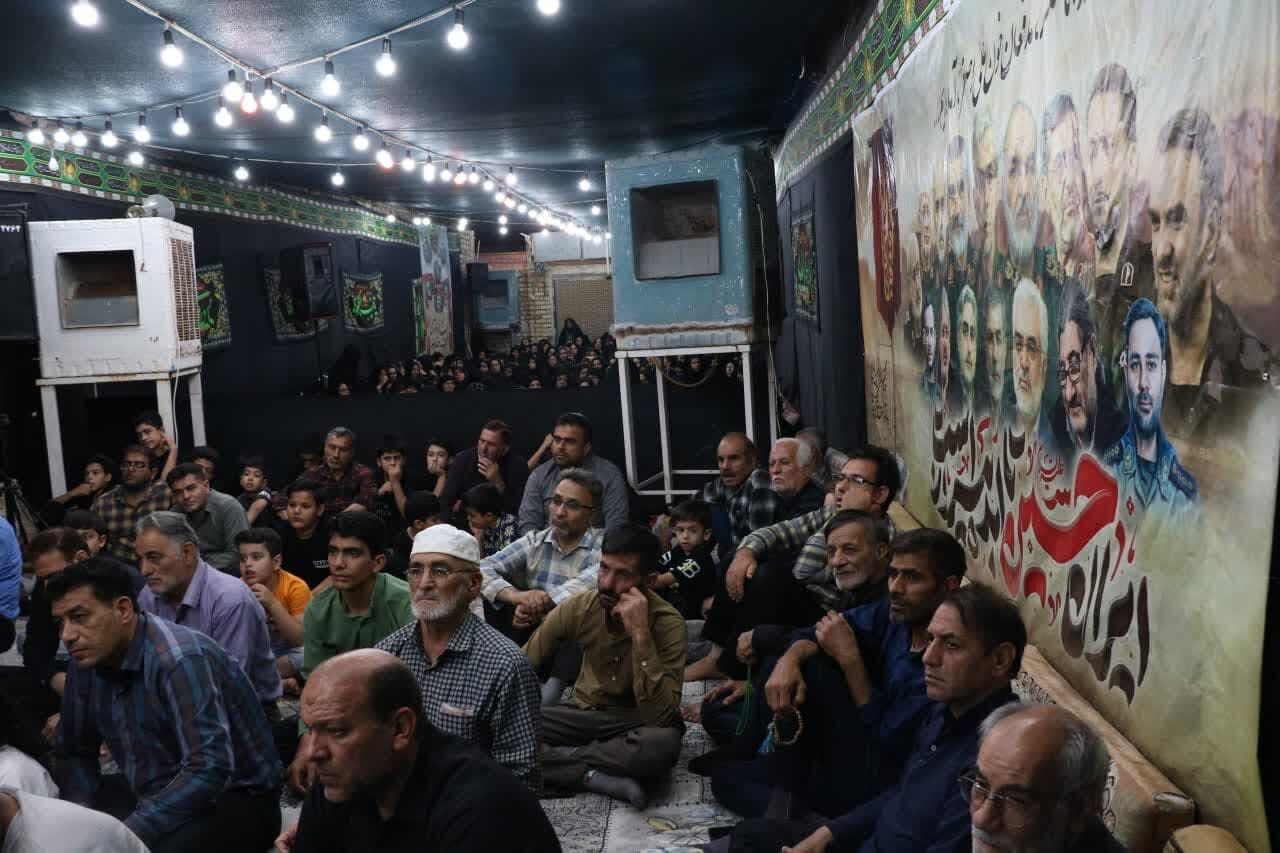 روایت عاشورا در قالب روضه خانگی با نگاه به مسائل اجتماعی روز در آران وبیدگل