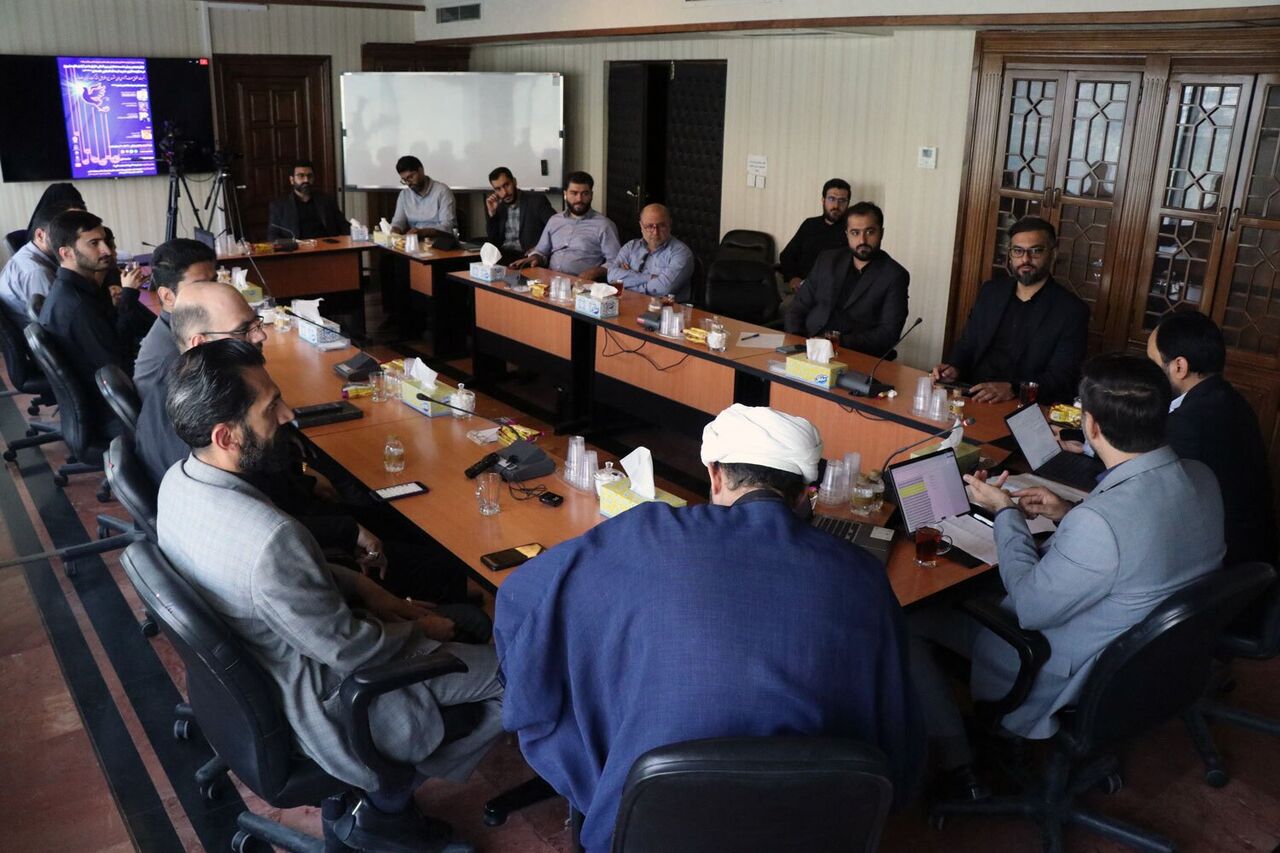 هیچ مسئول و متفکری به اندازه رهبری بر مشارکت مردم تاکید نداشته است