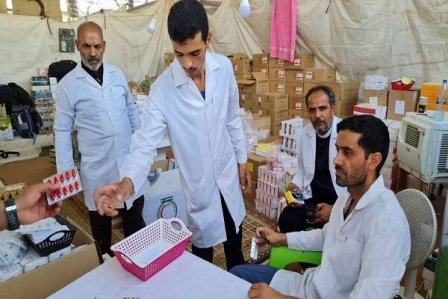 نگاه بلند بچههای مسجد به خادمی در اربعین؛ وقتی یاران آخرالزمانی به فکر درمان زائراناند