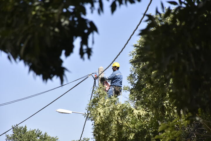 افزایش تاب‌آوری شبکه برق شازند با توسعه انرژی‌های نو و اقدامات جهادی