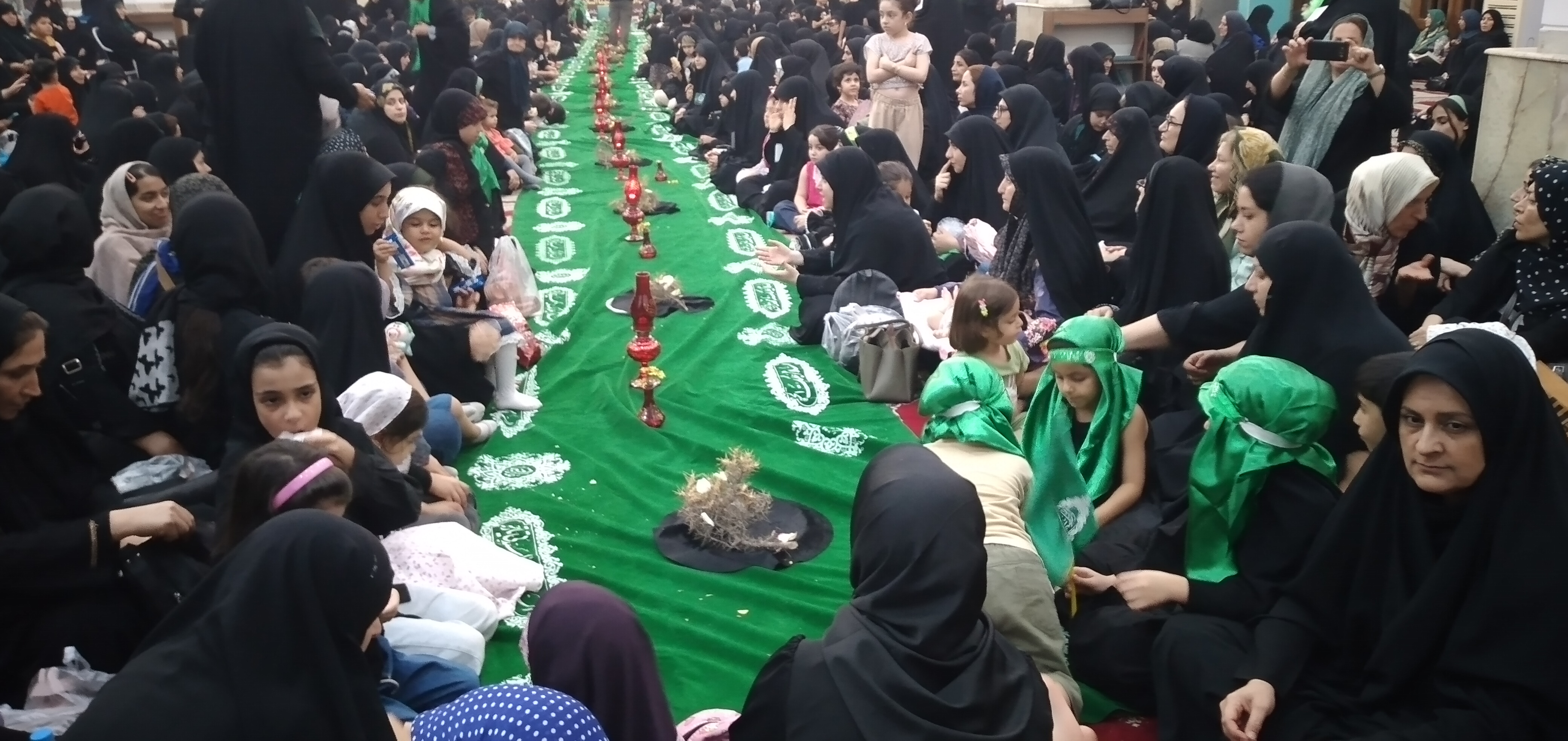 برپایی بزرگترین سفره جهانی حضرت رقیه(س) در رشت+ فیلم