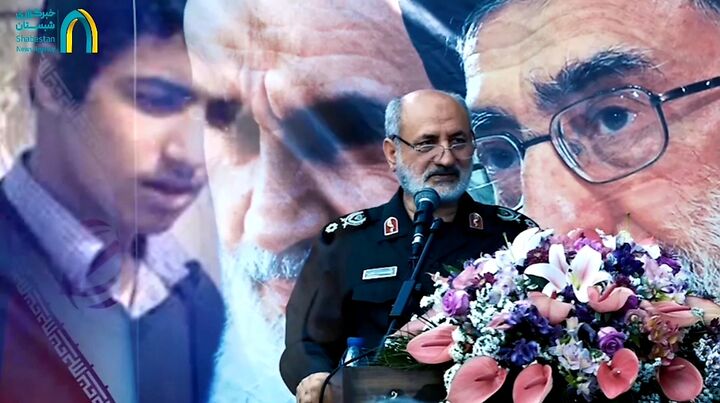 لحظاتی از سخنرانی متفاوت فرمانده شهید سازمان اطلاعات سپاه هنگام نام بردن از شهید حسن یزدانی