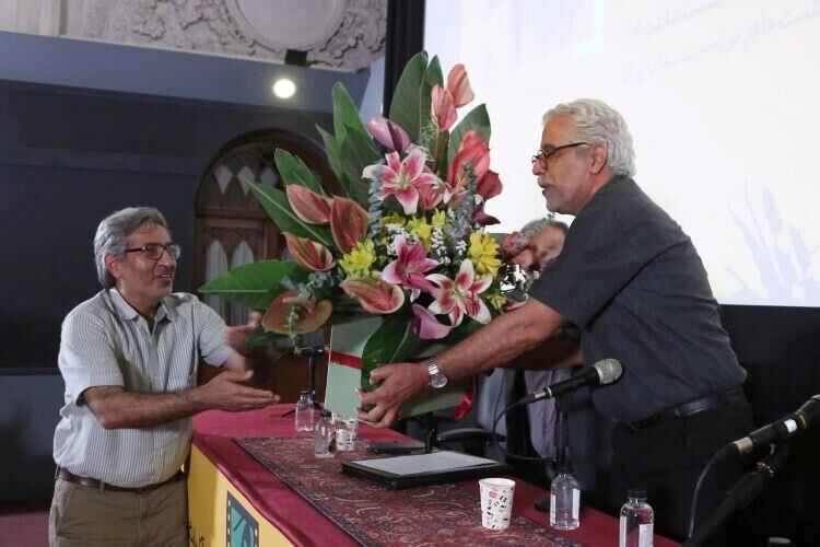 احمدرضا درویش: همه ما این روزها به ایران فکر میکنیم