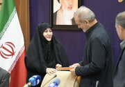 کتاب «پاییز آمد» به رئیس‌جمهور اهدا شد