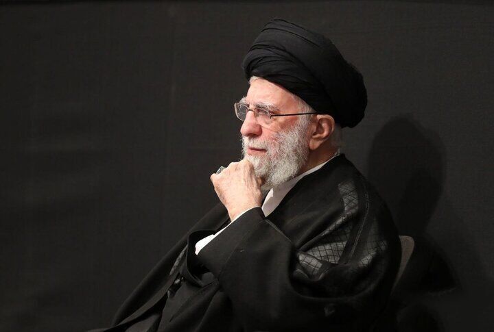 رهبر انقلاب: ای صبا ای پیک دورافتادگان/ اشک ما بر خاک پاکشان رسان