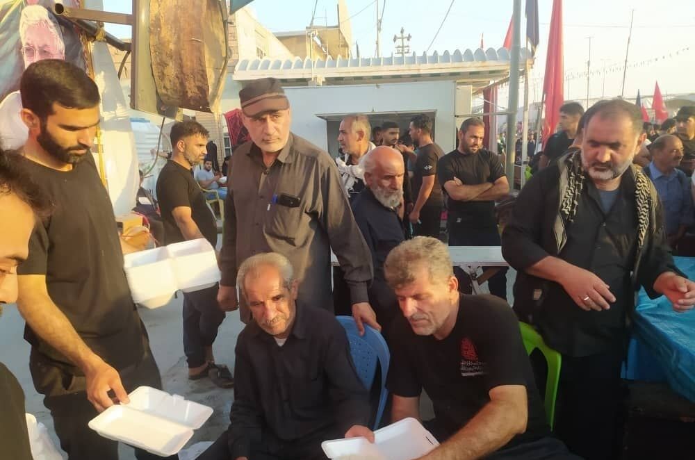 خادمی به رسم بچه‌های دشت بزرگ در عمود ۲۳۵