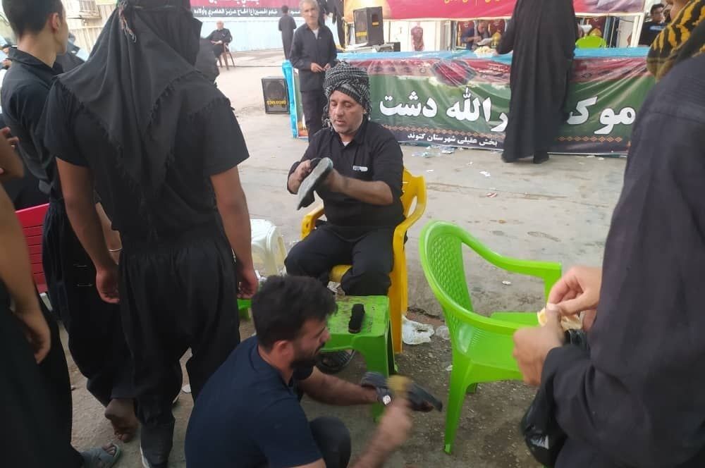 خادمی به رسم بچه‌های دشت بزرگ در عمود ۲۳۵