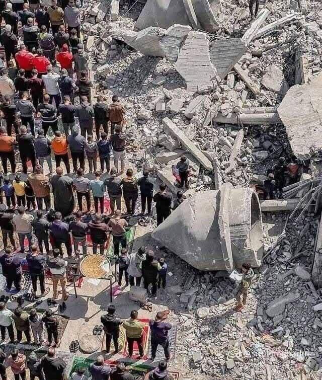 نماز در میان خرابه های مسجد