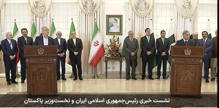 توجه به همسایگان، محور سیاست خارجی ایران/ حمایت شریف از برنامه هسته‌ای جمهوری اسلامی