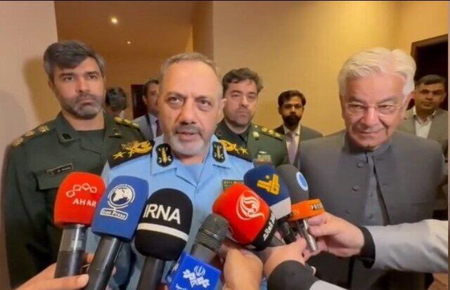 وزیر دفاع: اتفاقات خوبی در توسعه روابط دفاعی با پاکستان رخ خواهد داد