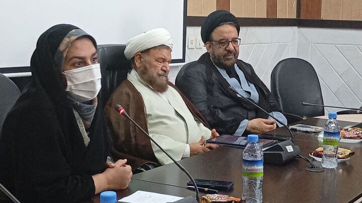 نماز جمعه فریضه‌ای وحدت آفرین بین مردم و مسئولان است