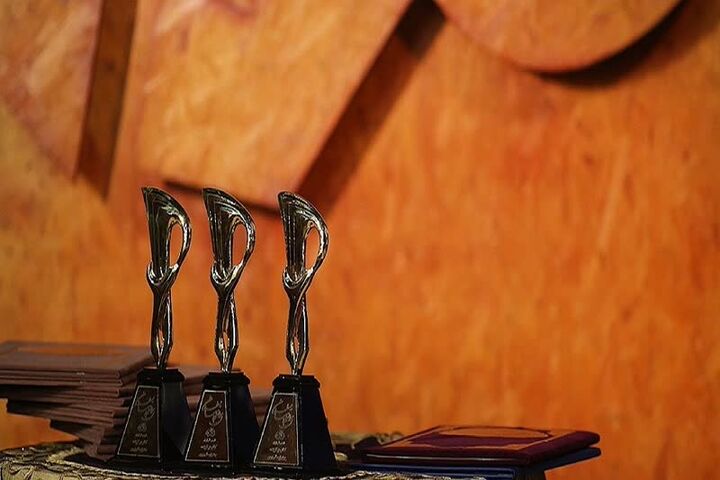 طلوع «صبح صد خورشید» در آسمان قلم زرین/ قلم زرین شعر ایران در دستان شاعری از دیار فارس