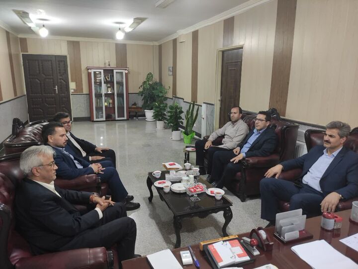 عبور از پیک مصرف برق در زرندیه با همراهی صنایع و توسعه نیروگاه های تجدید پذیر