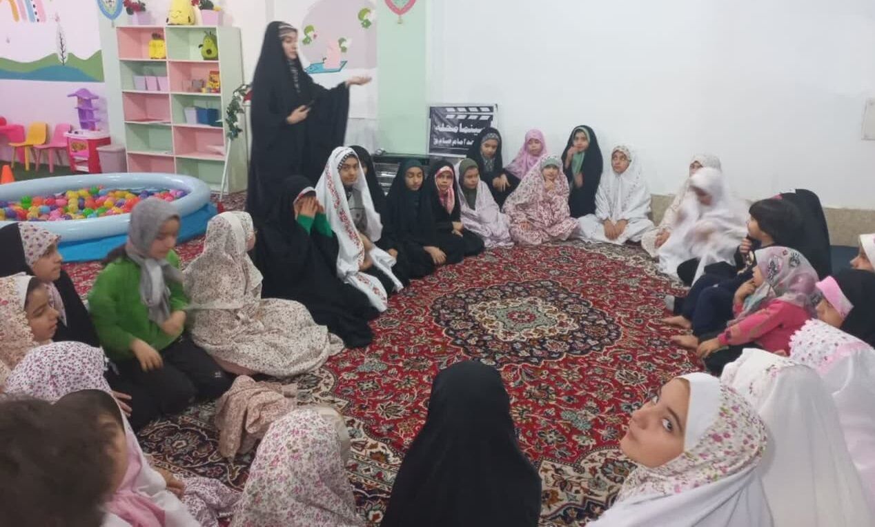 کانون توحید فرخشهر عهده‌دار برنامه‌های فرهنگی مسجد امام صادق(ع) 