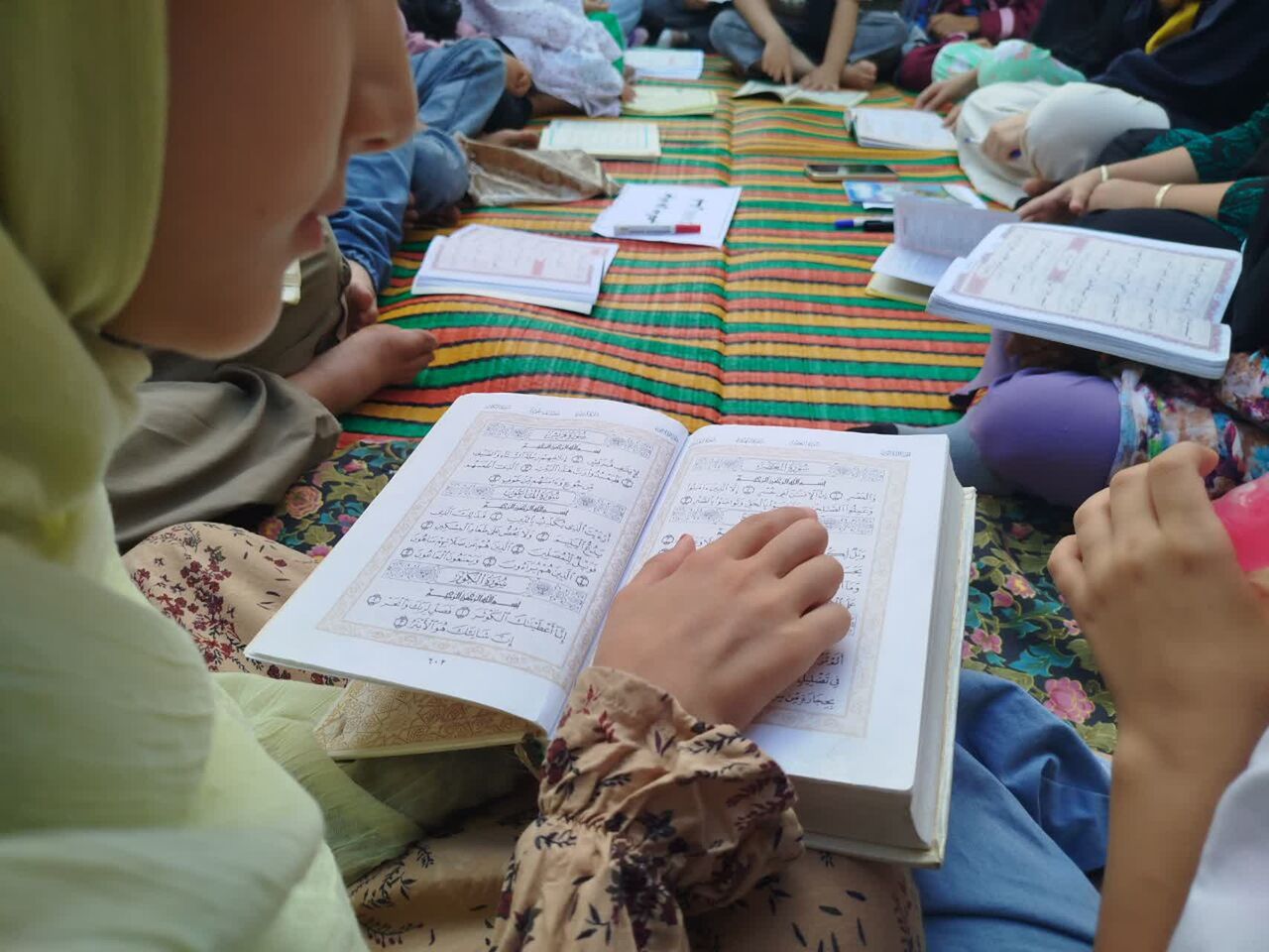 کلاس‌های روخوانی و روان‌خوانی قرآن کریم در خانه قرآن ریان سقز