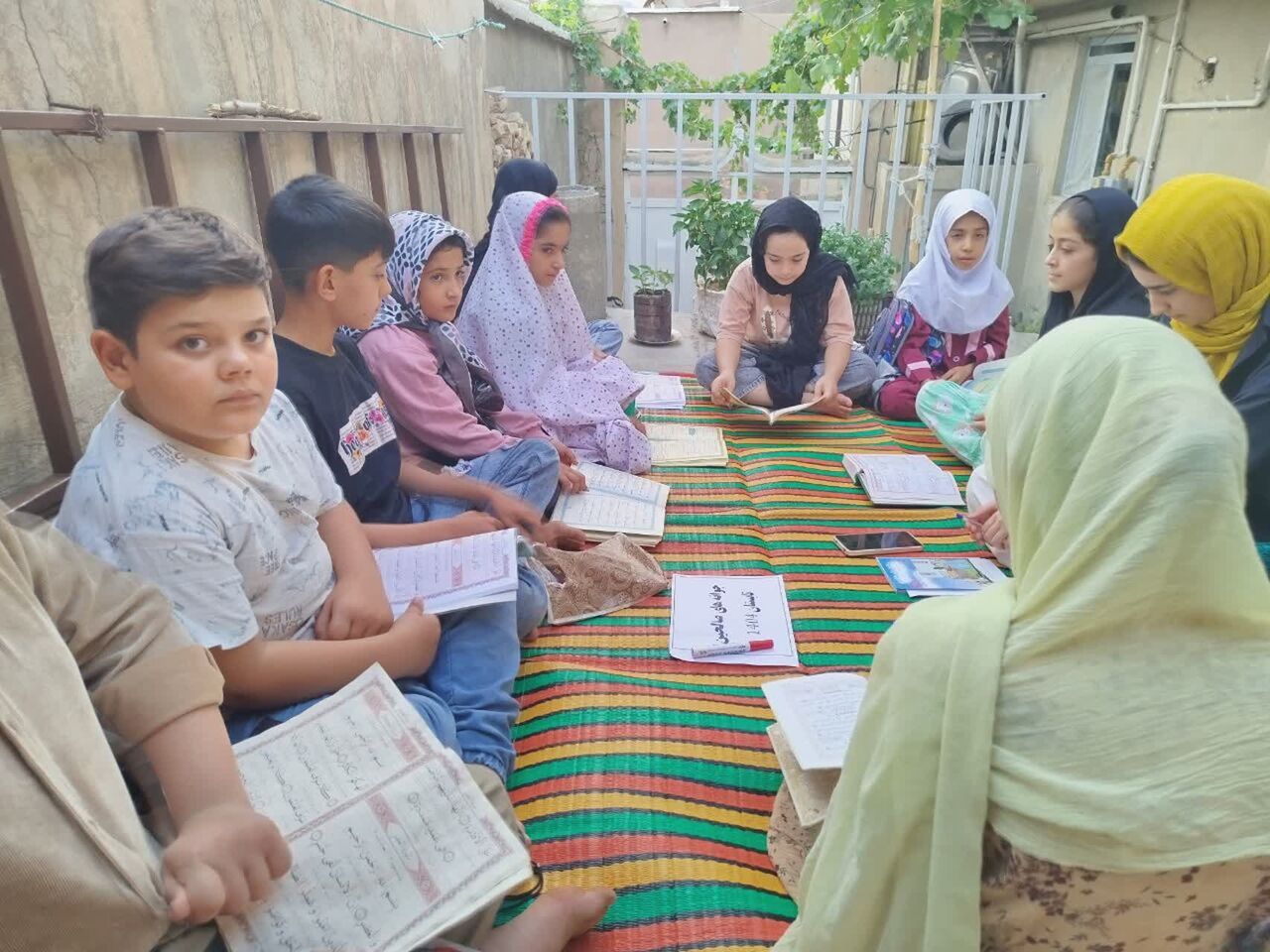 کلاس‌های روخوانی و روان‌خوانی قرآن کریم در خانه قرآن ریان سقز