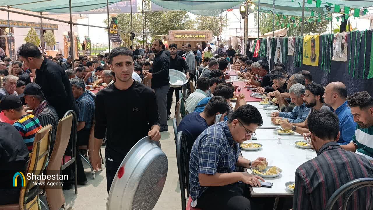 پذیرایی از زائرین اربعین در موکب صاحب‌الزمان کوهدشت