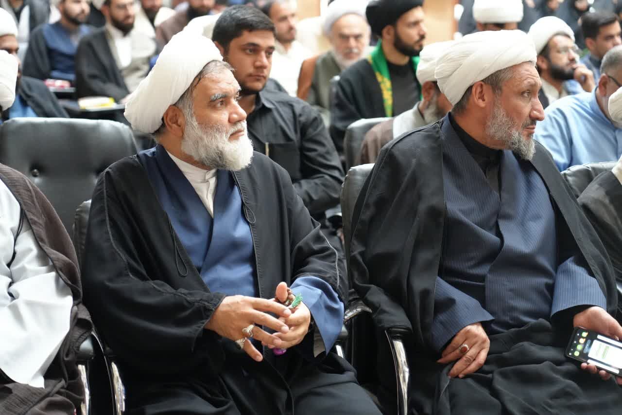 نشست بصیرتی «روحانیت در جنگ و بحرانها» برای مبلغان مسجدی مشهد