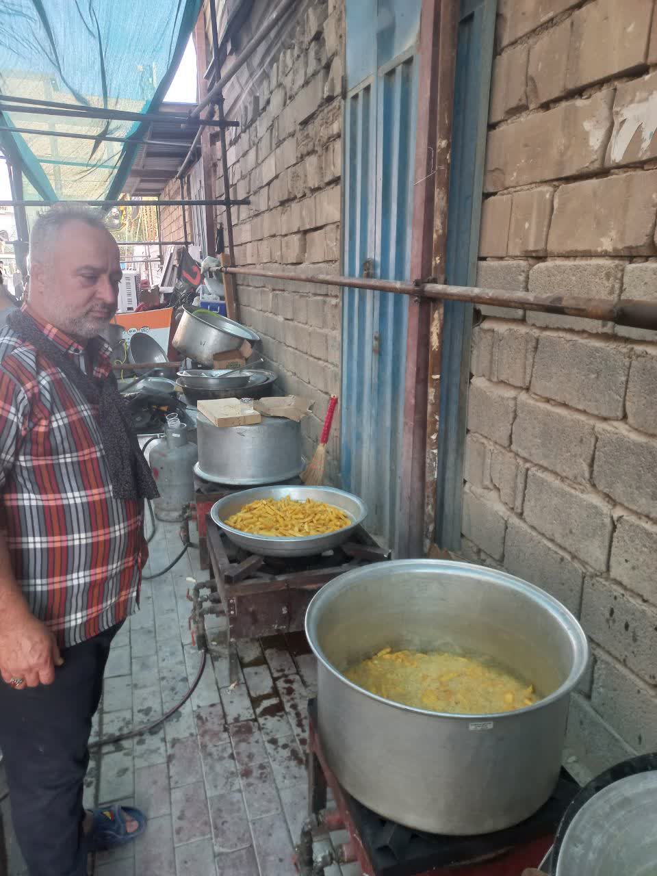 پخت ۶۷۰۰ پرس غذا در موکب قمر بنیهاشم (ع) در خیابان میثم تمار کربلا