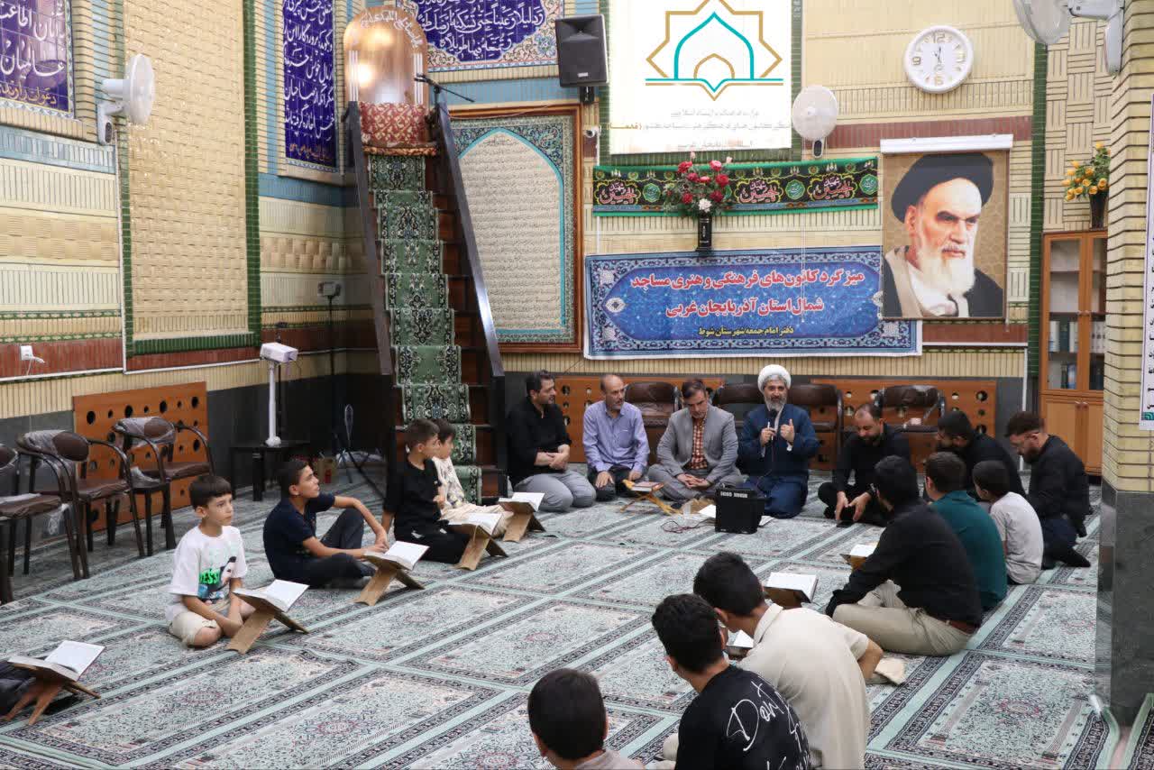 کانونهای فرهنگی هنری مساجد از مهمترین ظرفیتهای تربیتی جامعه هستند