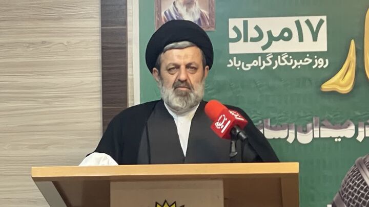 دشمن با جنگ رسانه‌ای به دنبال سلطه بر افکار جهانیان است