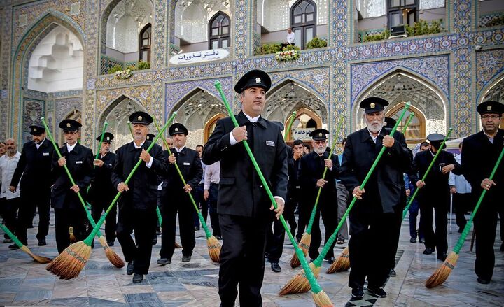 سنت ۴۰۰ ساله فراشان در آستان سلطان خراسان