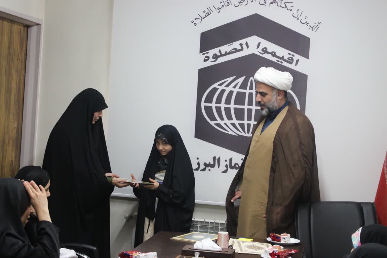 برترین‌های پویش غدیر و خاطره نویسی فعالان حوزه نماز تکریم و تجلیل شدند