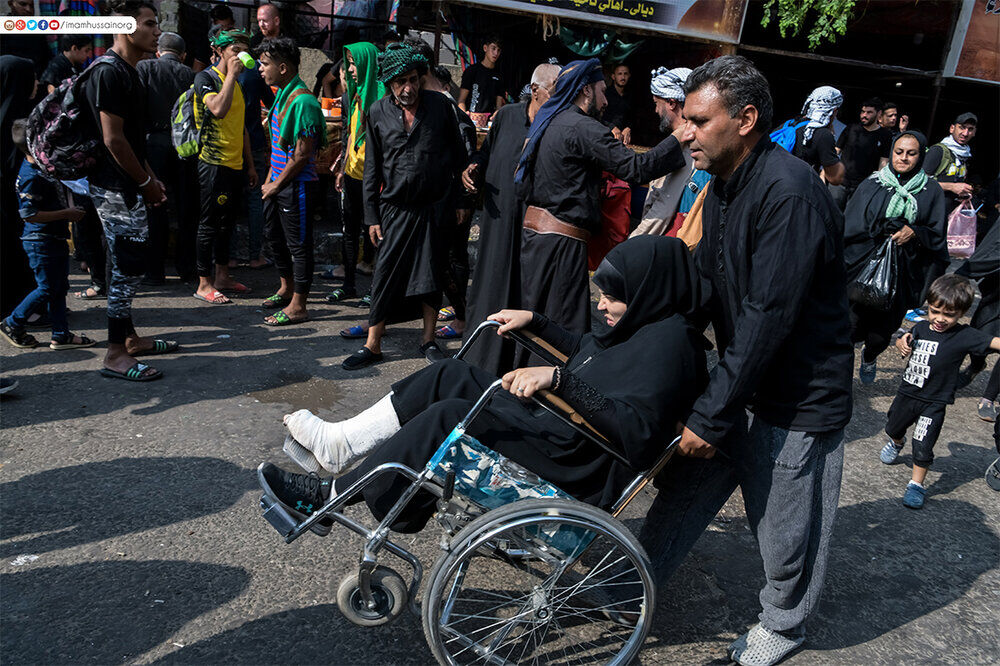 بال‌هایی برای زیارت؛ روایت خادمانِ خاموشِ ویلچری‌های اربعین