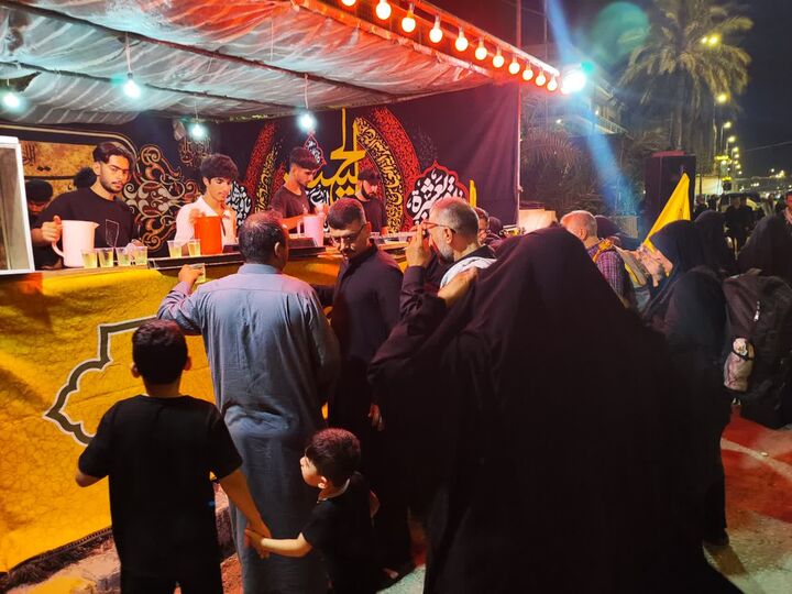 گوشه‌ای از خدمت‌رسانی موکب امام حسن عسکری(ع) در نجف