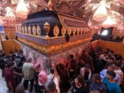 حضور  هزاران زائر اربعین حسینی در مسجد کوفه+عکس