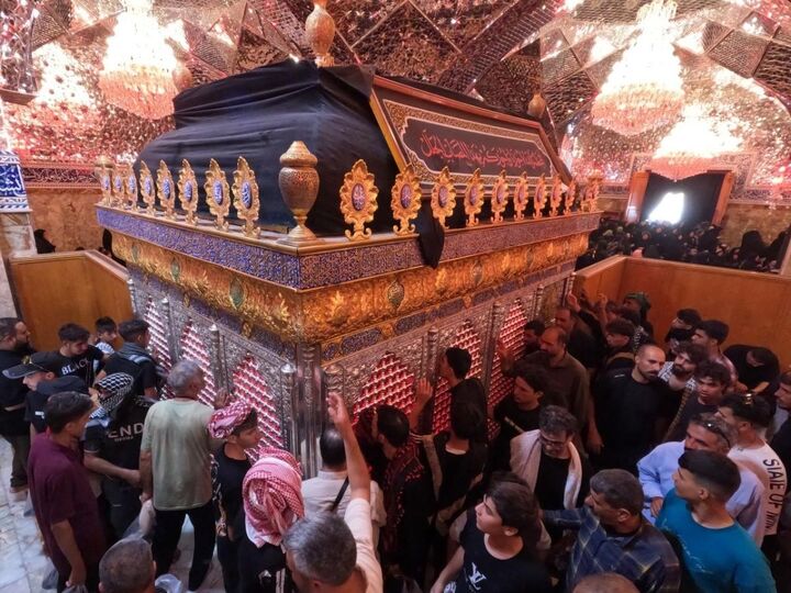 حضور  هزاران زائر اربعین حسینی در مسجد کوفه+عکس