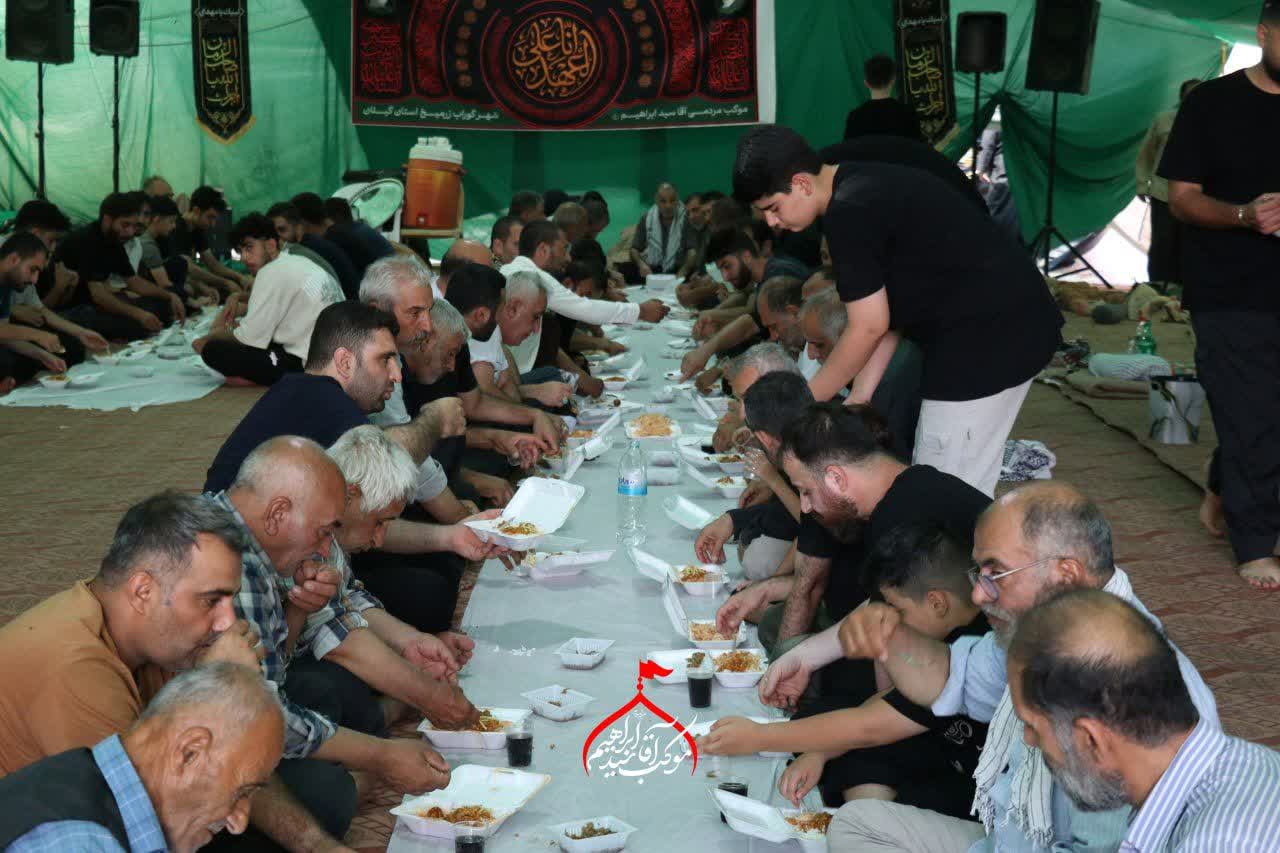 خدمات‌رسانی ۵۰ خادم حسینی در موکب آقاسید ابراهیم گوراب زرمیخ