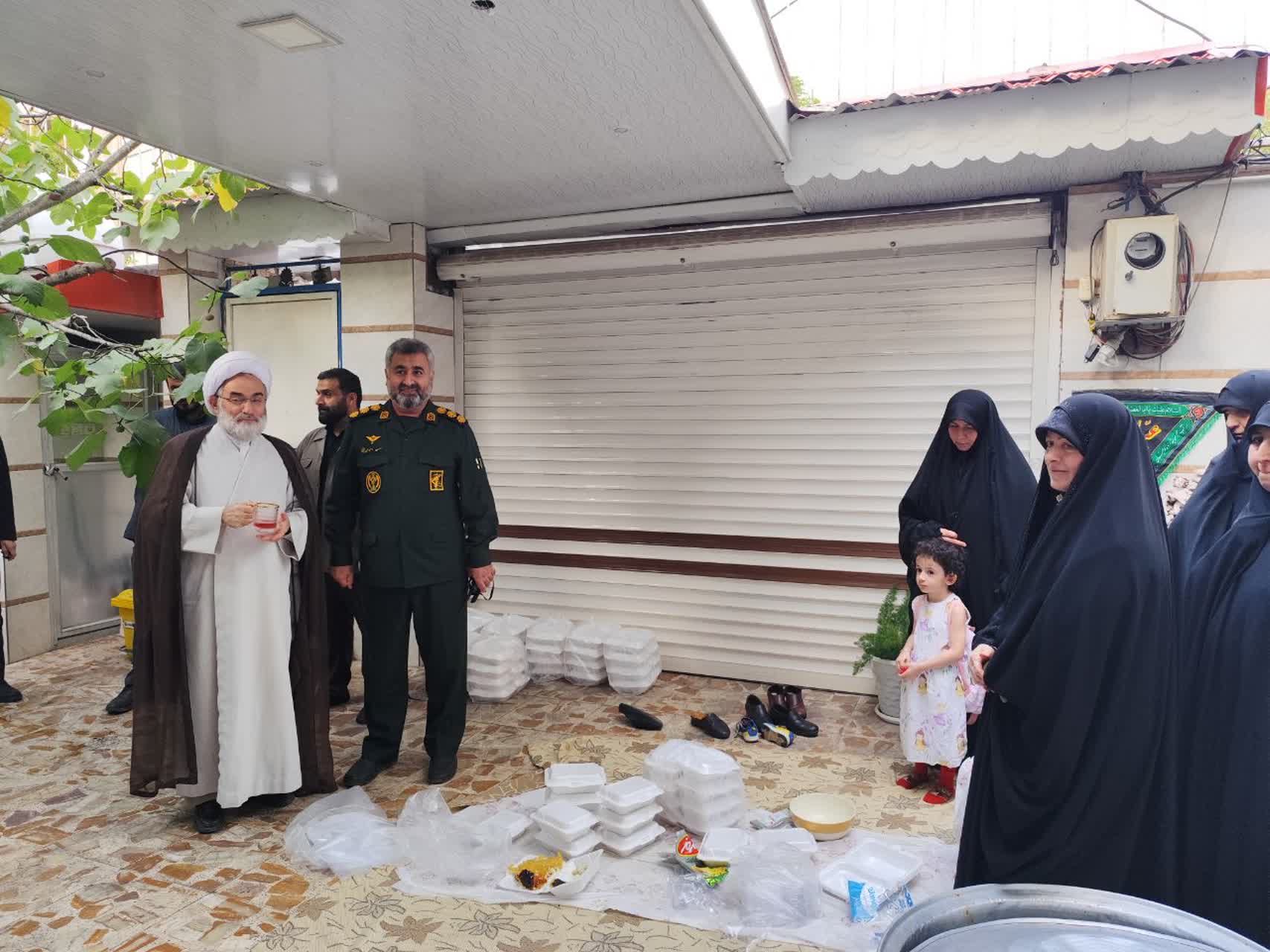 تفقد پدرانه نماینده ولی فقیه گیلان با بانوان جهادگر جنگ تحمیلی اخیر