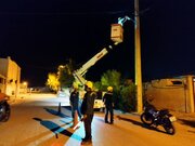 روشنایی مرز مهران با تلاش صنعت برق استان مرکزی / نصب ۵۰ پروژکتور و اجرای ۵۰۰ متر کابل خودنگهدار