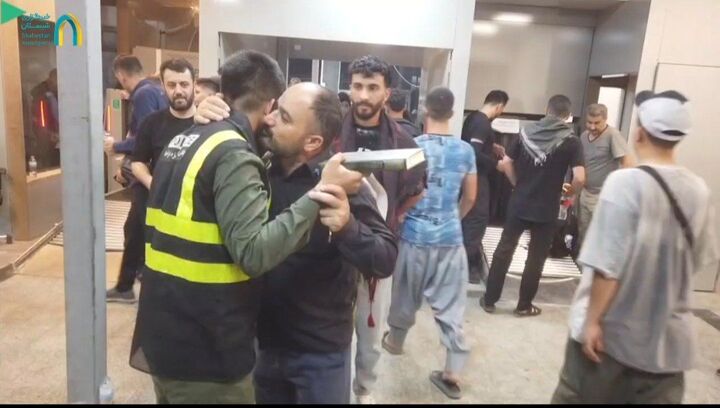 خدمت‌رسانی فرهنگی یگان‌های ویژه فراجا به زائران اربعین در مرز مهران