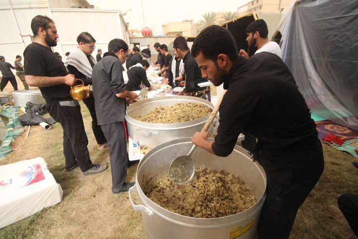 پذیرایی موکب حضرت ابوالفضل(ع)خرم‌آباد در نجف اشرف