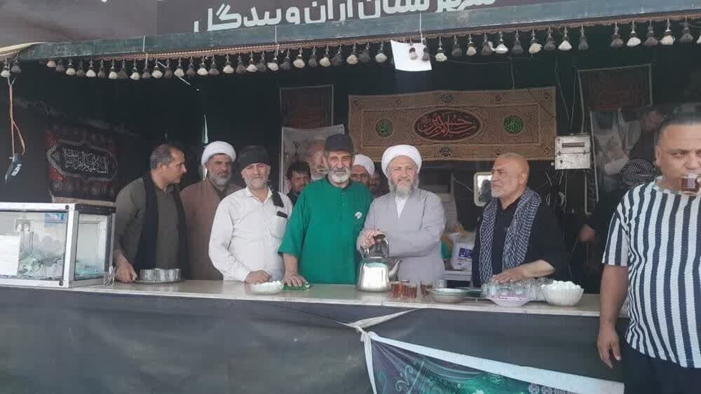 دلدادگی خالصانه دیار کویر به حسین(ع)؛ خدمت‌رسانی ۱۹ موکب آران و بیدگل در طریق‌الحسین(ع) 