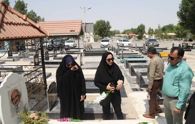 ادای احترام فعالان رسانه‌ای هرمزگان به شهدا و پیشکسوتان فقید مطبوعات