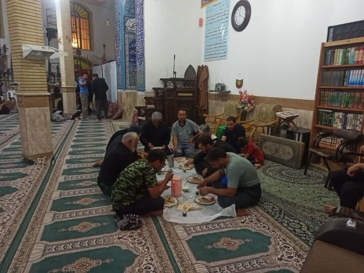 پذیرایی از زوار اربعین حسینی با حضور جوانان مسجدی در موکب شهیدحججی کرمانشاه